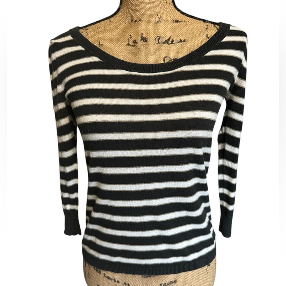 Old Navy Lightweight Sweater. Women’s size M.